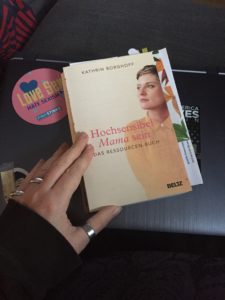 Buchcover Hochsensibel Mama sein von Kathrin Borghoff